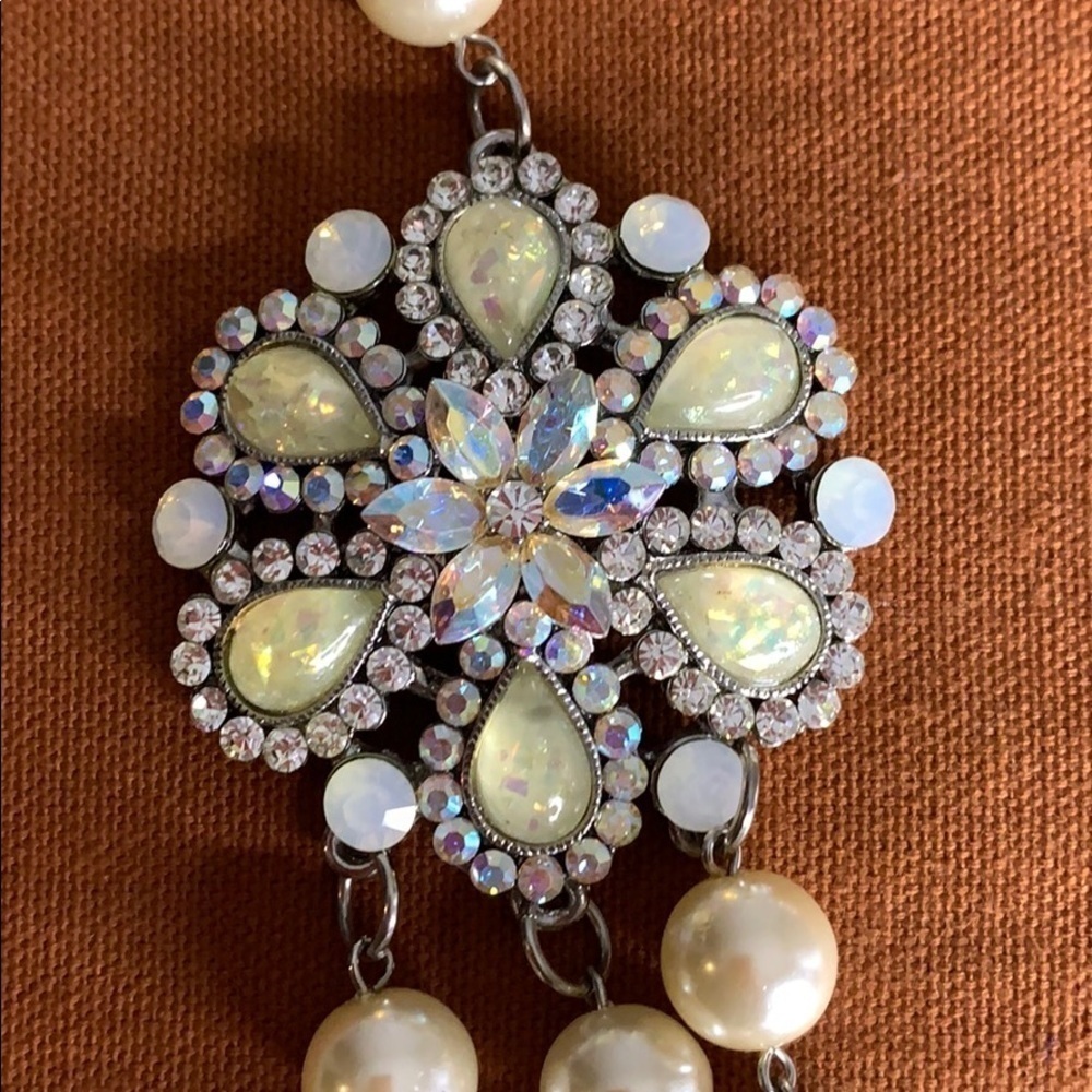 CARA NY Pearl Crystal upcycled 3 tier necklace Costume jewelry - Picture 3 of 10
